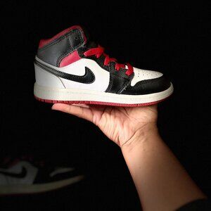 Jordan AJ 1 (Mid)